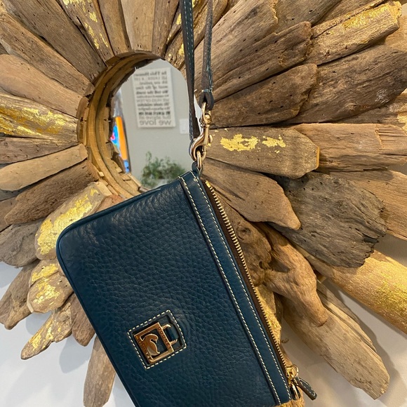 Dooney & Bourke wristlet - Picture 3 of 7